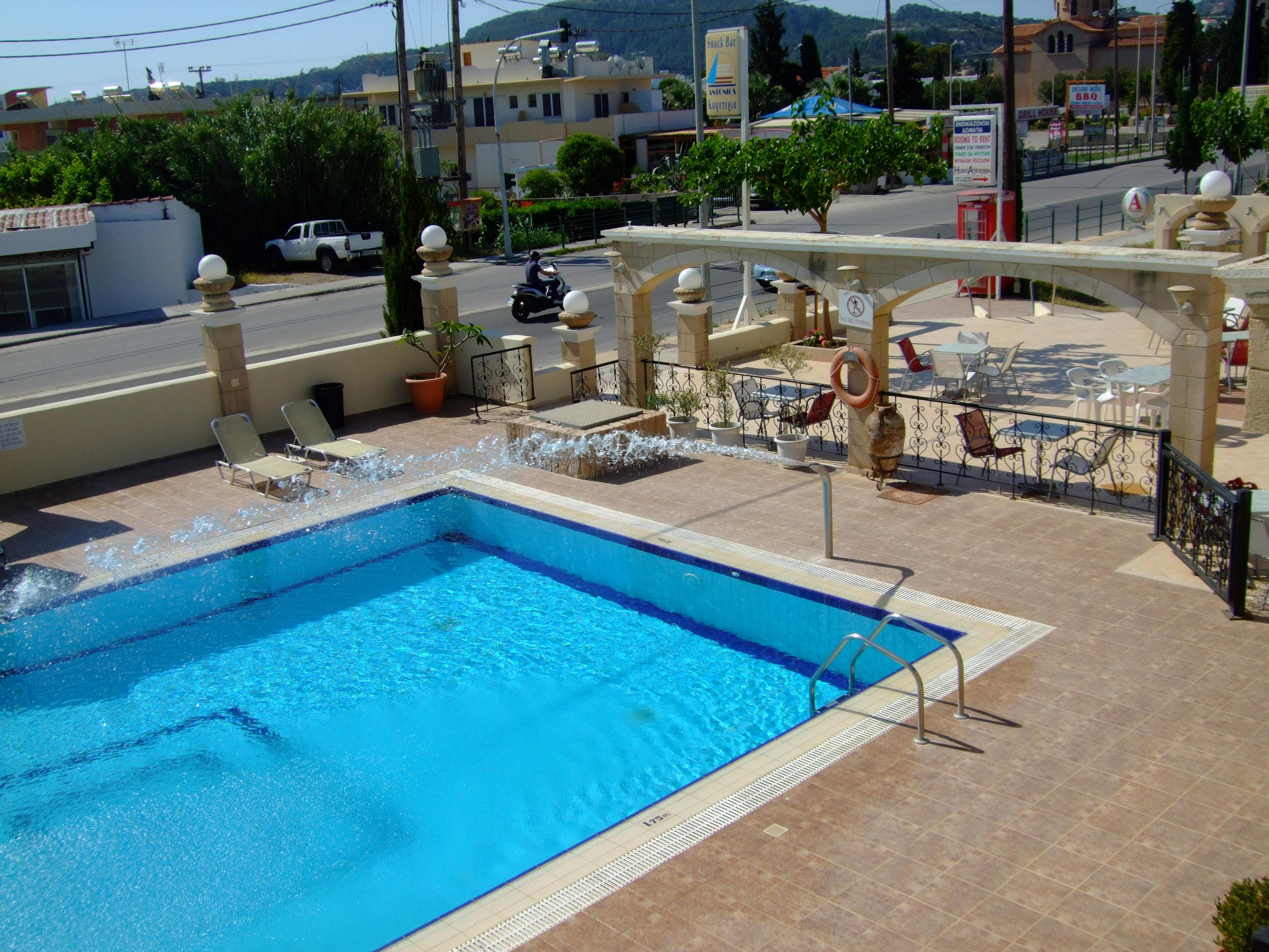 Antonios Hotel ファリラキ エクステリア 写真