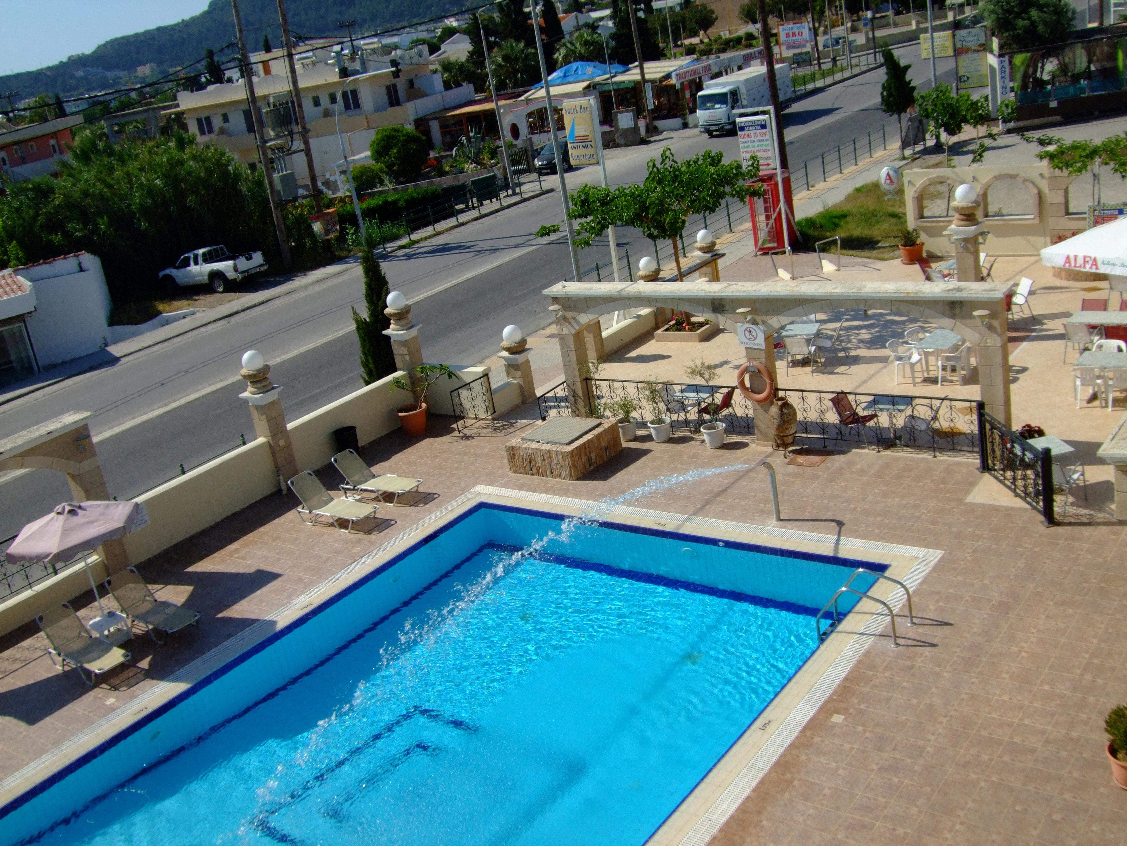 Antonios Hotel ファリラキ エクステリア 写真